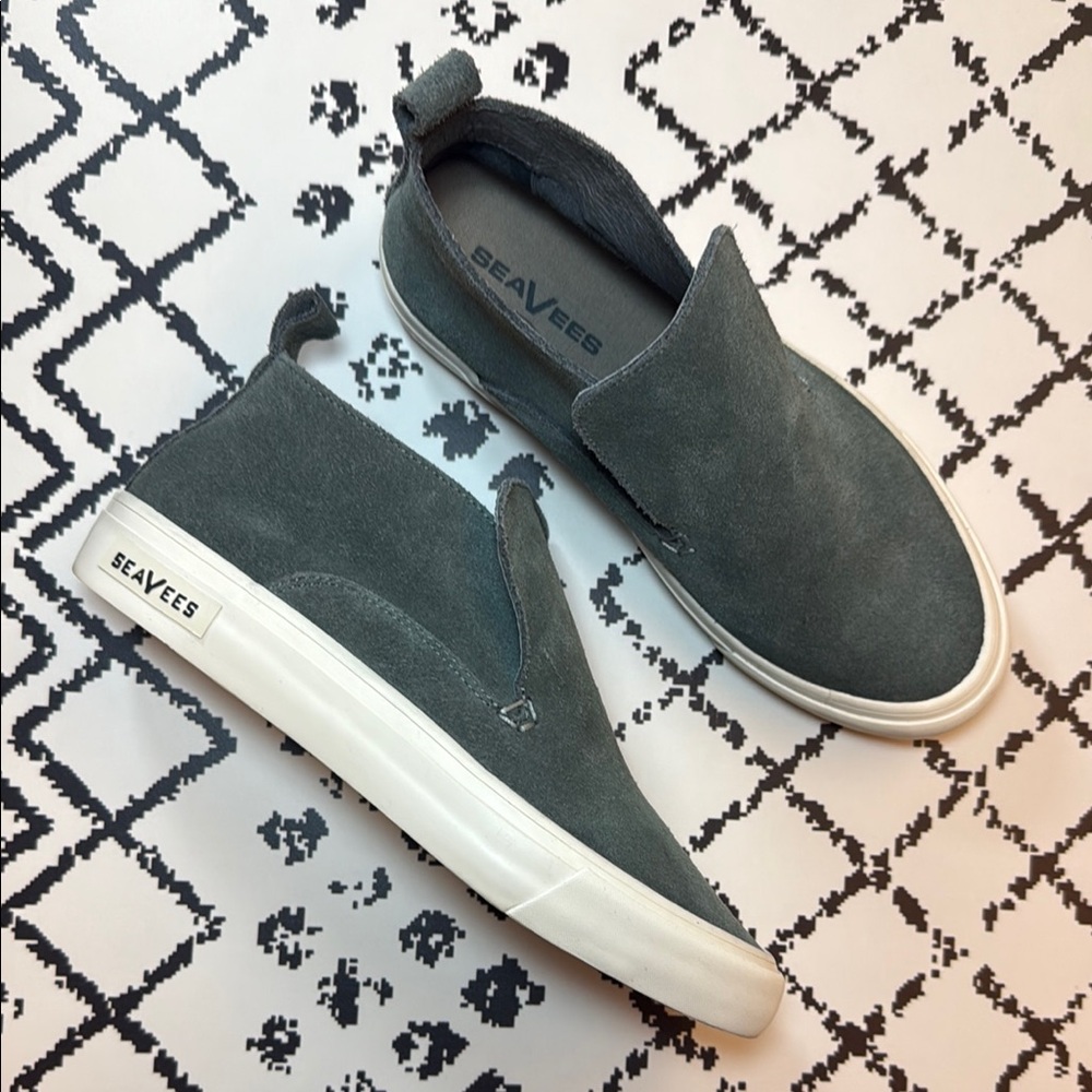 SeaVees Gray Women’s Sleek Slip-On Comfort Sneakers - US Size 8 - EUC